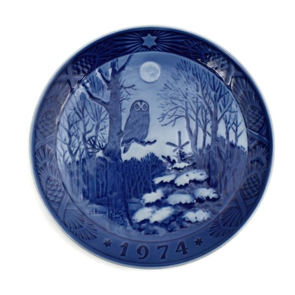 Royal Copenhagen Winter Twilight 1974 Christmas Plate 7 1/4" - Picture 4 of 6